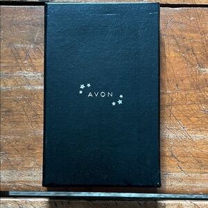 Avon Makeup Design Palette w 21 eyeshadows, 6 lip glosses. 3 blushes, 1 bronzer